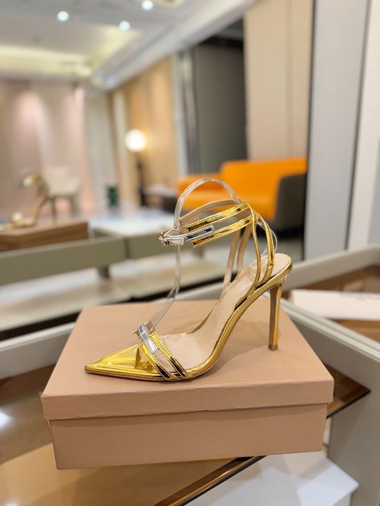 Gianvito Rossi Minimalist Patent Leather High Heels With Top-tier Quality
