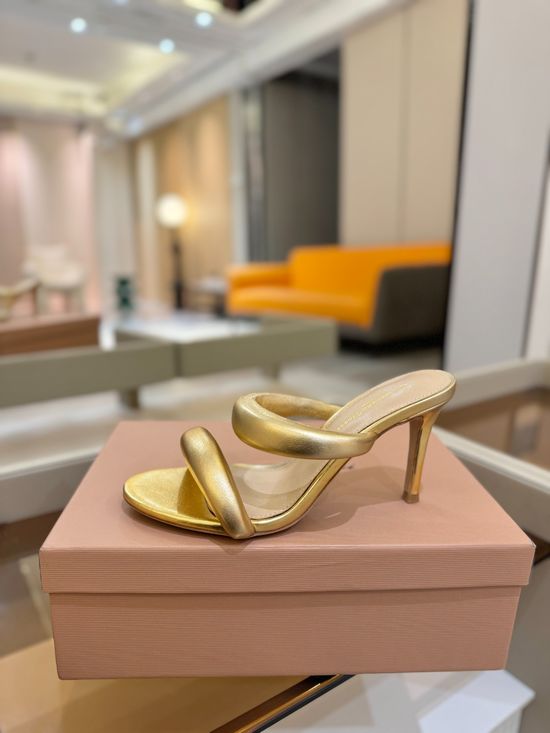 Gianvito Rossi Elegant Leather High Heel Sandals With Italian Craftsmanship