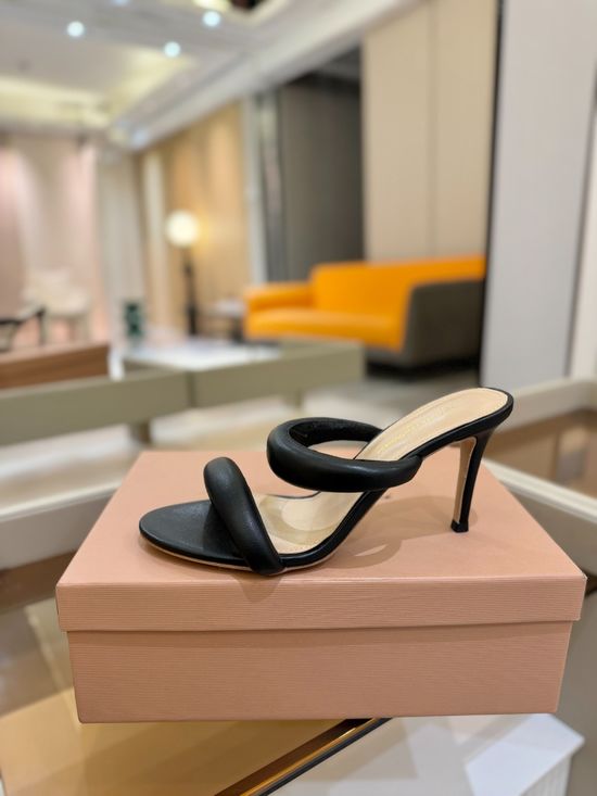 Gianvito Rossi Elegant Leather High Heel Sandals With Italian Craftsmanship