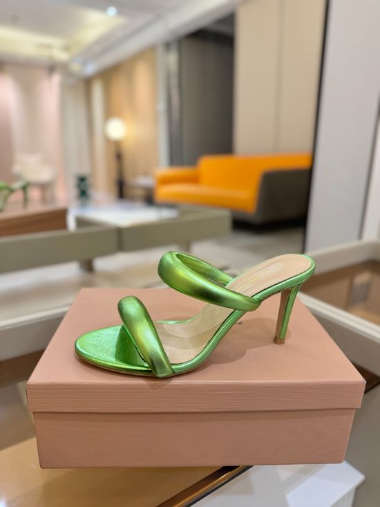 Gianvito Rossi Elegant Leather High Heel Sandals With Italian Craftsmanship