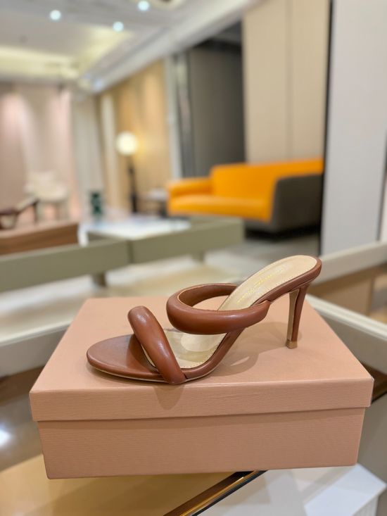 Gianvito Rossi Elegant Leather High Heel Sandals With Italian Craftsmanship