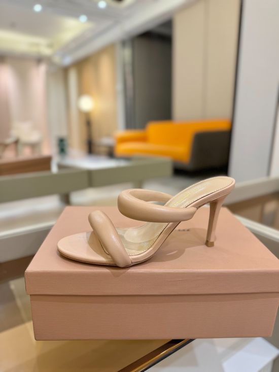 Gianvito Rossi Elegant Leather High Heel Sandals With Italian Craftsmanship