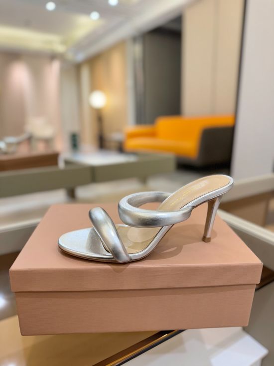Gianvito Rossi Elegant Leather High Heel Sandals With Italian Craftsmanship