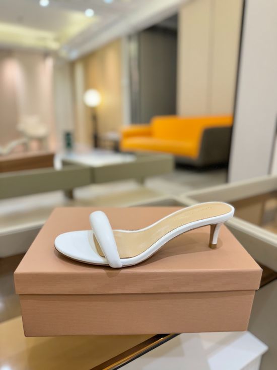 Gianvito Rossi Comfortable Low Heel Leather Sandals With Fine Details