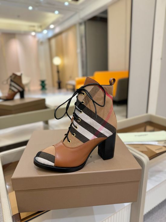 Burberry Classic Plaid Boots Genuine Leather Sole Sheepskin Lining