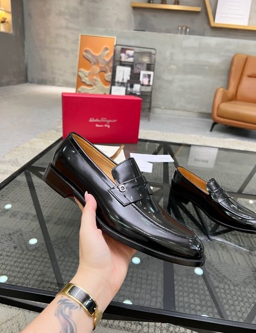 Fendi Cowhide Casual Leather Sole Shoes