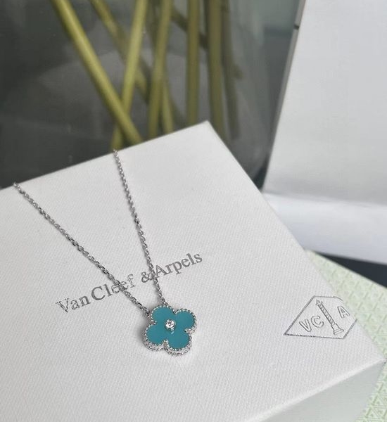 Van Cleef & Arpels Mint Green Four-Leaf Clover Bracelet