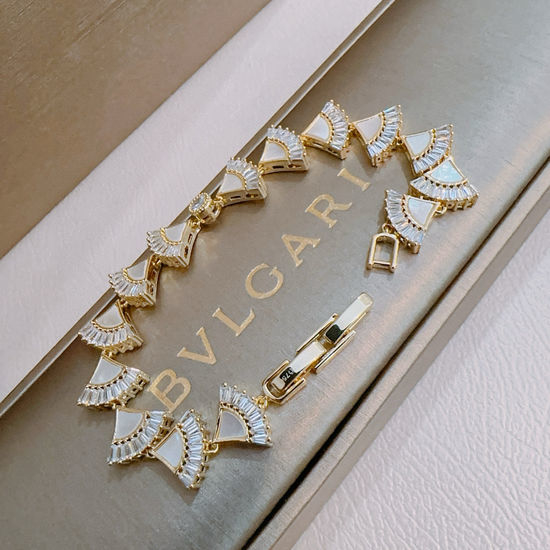 Bvlgari Classic V-gold Bracelet