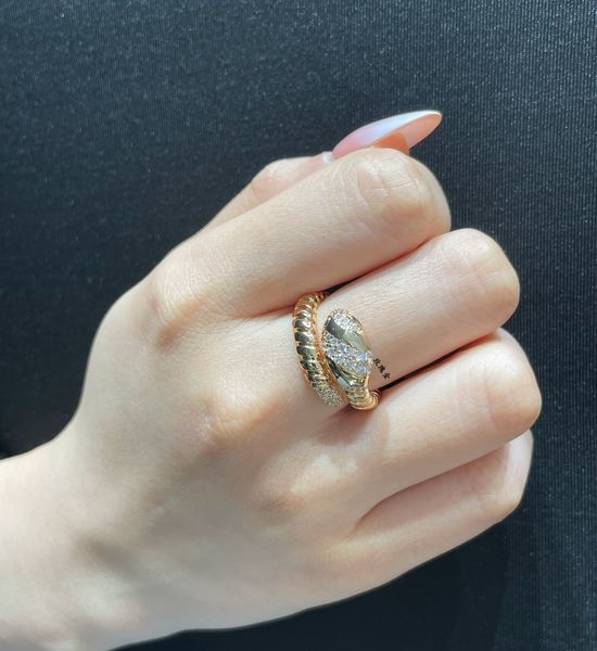 Bvlgari Sparkling Diamond Snake Design Ring