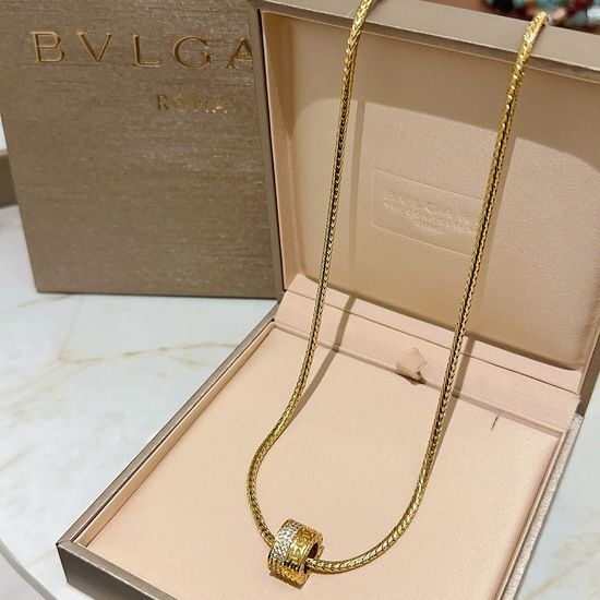 Bvlgari Elegant Pendant Necklace Classic Jewelry