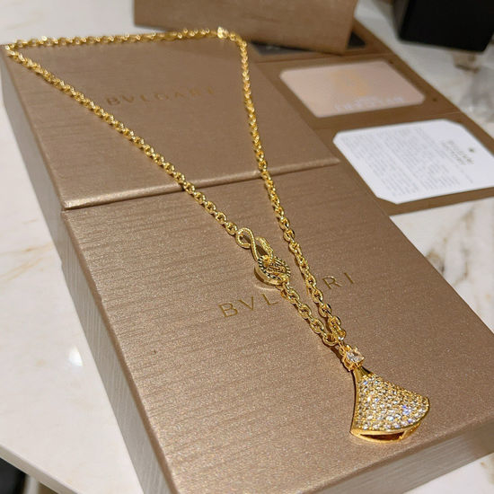Bvlgari V Gold Divas Dream Necklace