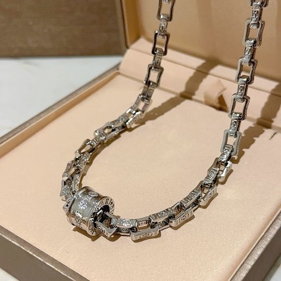 Bvlgari Luxury 18K Gold Elegant Necklace