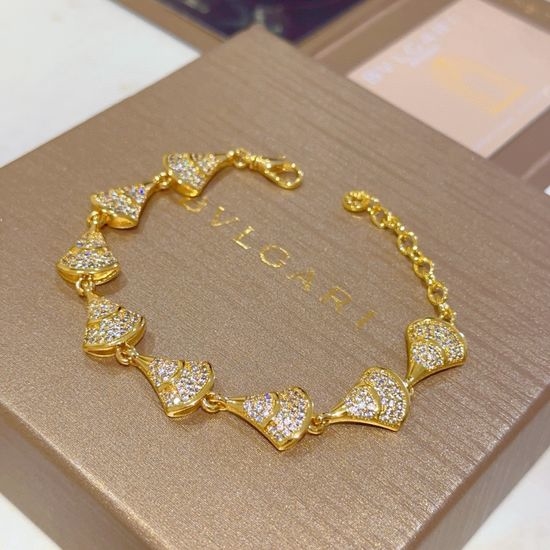 Bvlgari Elegant Fan-shaped Bangle Timeless Classic Jewelry