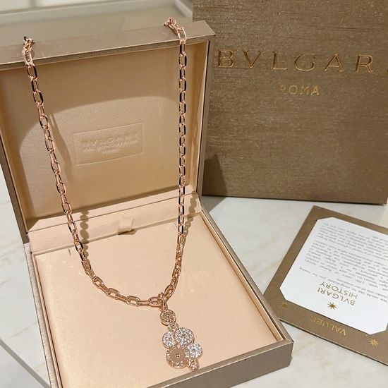 Bvlgari Classic V-Gold Necklace With Elegant Design