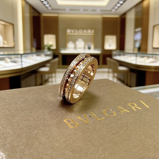 Bvlgari Elegant Diamond Inlaid Fan Necklace