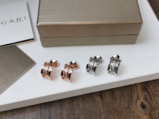 Bvlgari Hollow Zircon Hypoallergenic Stud Earrings
