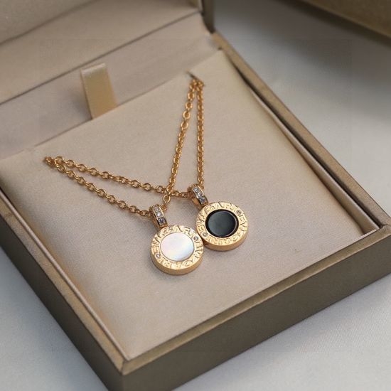 Bvlgari Reversible Shell Rotatable Necklace Exquisite Craft