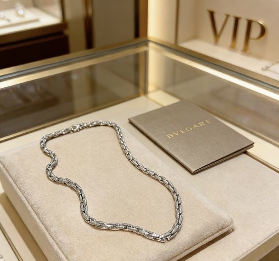 Bvlgari Elegant Tassel Design Pendant Necklace