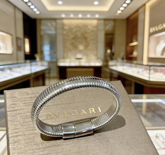Bvlgari Elegant Classic Ring Design Bracelet