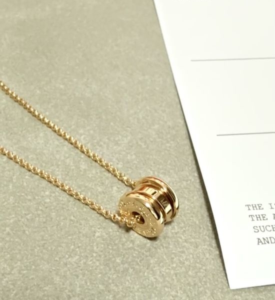 Bvlgari V Gold Spring Pendant Necklace