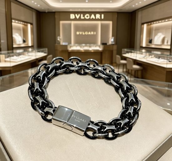 Bvlgari Elegant V-Gold Wrist Bracelet