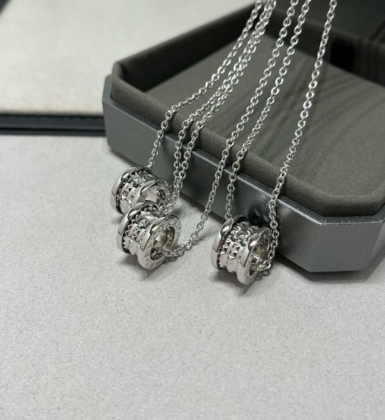 Bvlgari New Riveted Pendant Necklace White Gold