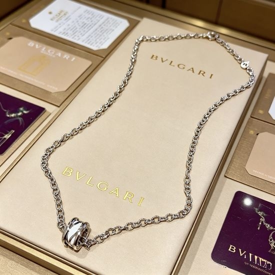 Bvlgari Elegant Gold Timeless Classic Necklace